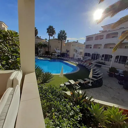 Recently Refurbished, Large, 1 Bed Apartment, In Quiet Location Apartamento