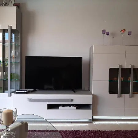 Apartamento Recently Refurbished, Large, 1 Bed Apartment, In Quiet Location *